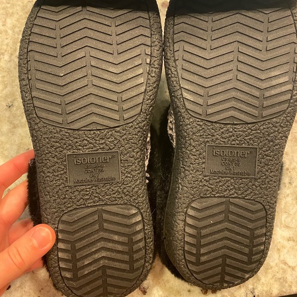 Isotoner cross stitch detail slippers - Picture 3 of 4